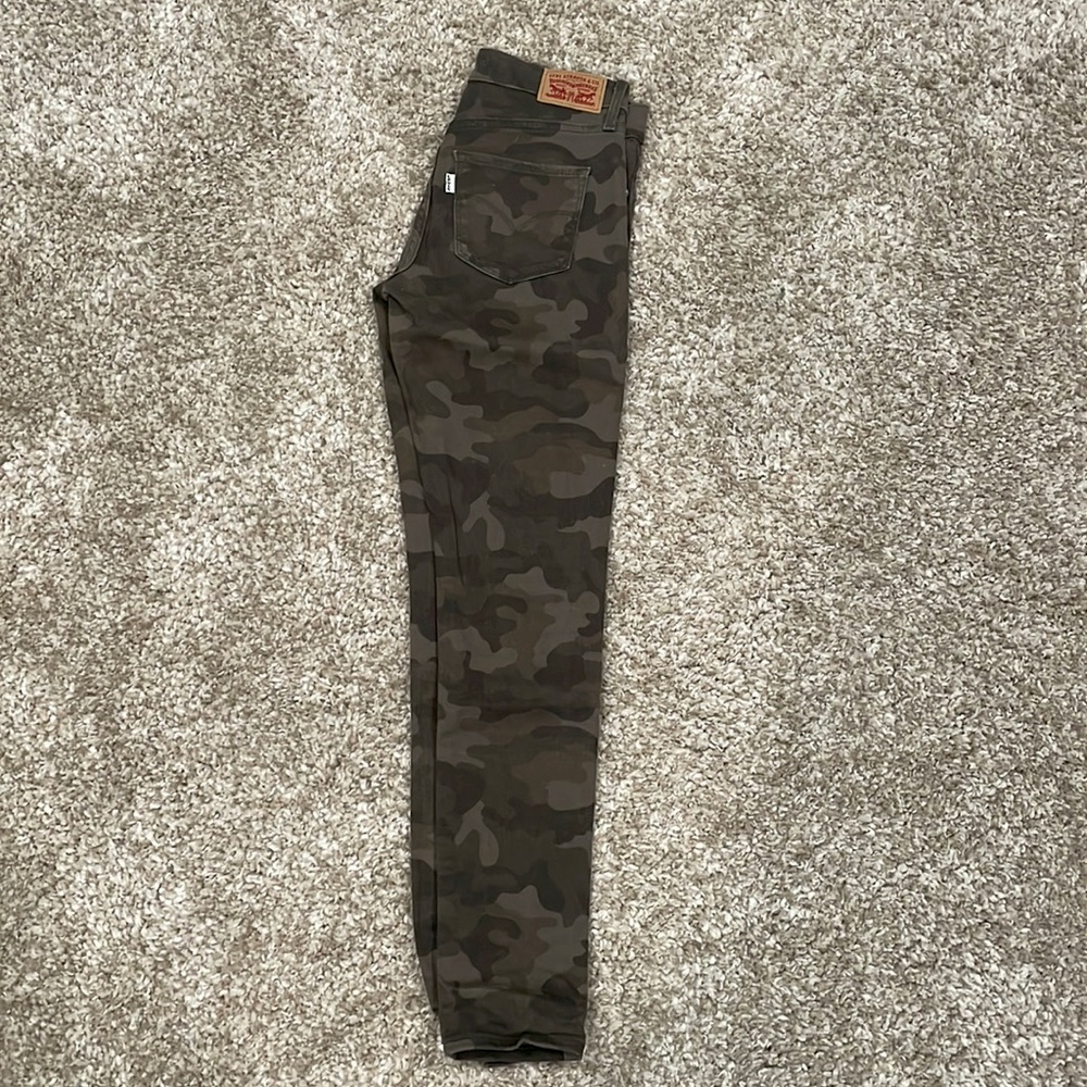 Size 25 Camo Shaping Skinny Levi’s